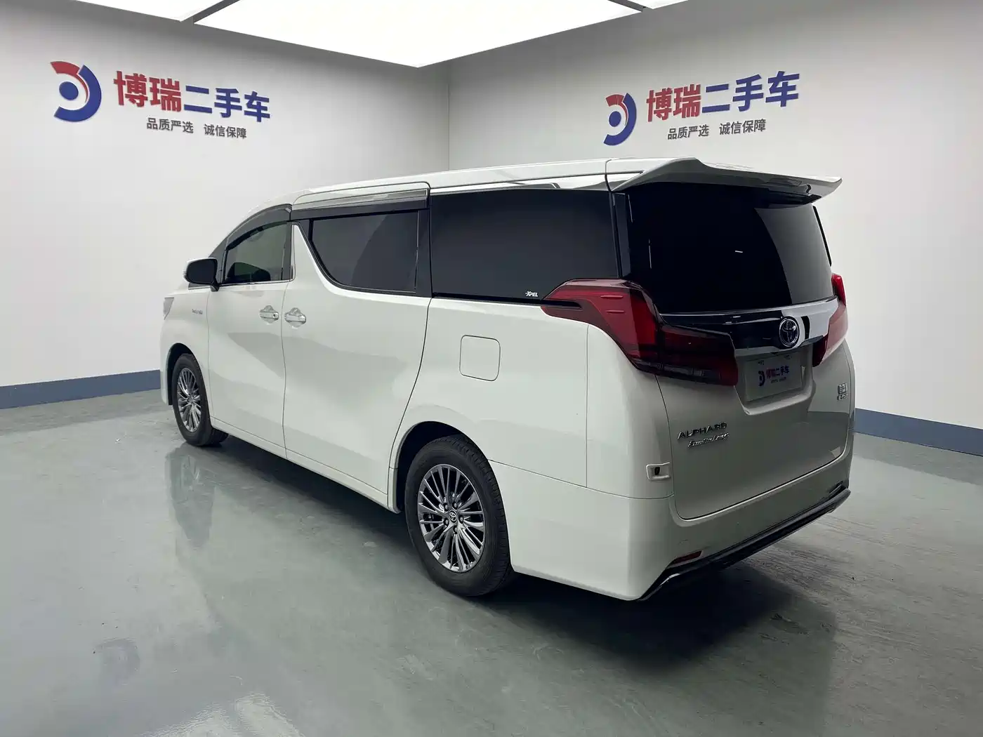 Toyota Alphard 2019 Hybrid 2.5L Premium Edition фото 5