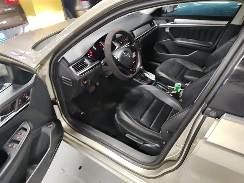 Volkswagen Bora 2017 1.6L Automatic Comfort фото 16