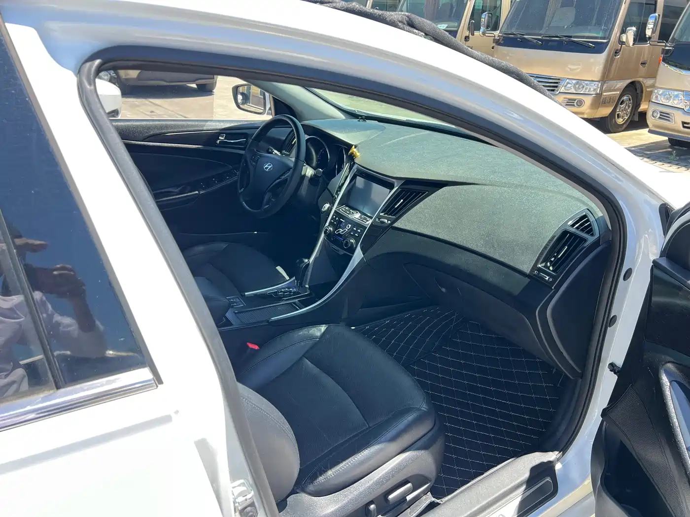 Hyundai Sonata 2013 2.0L Automatic Supreme Edition фото 18