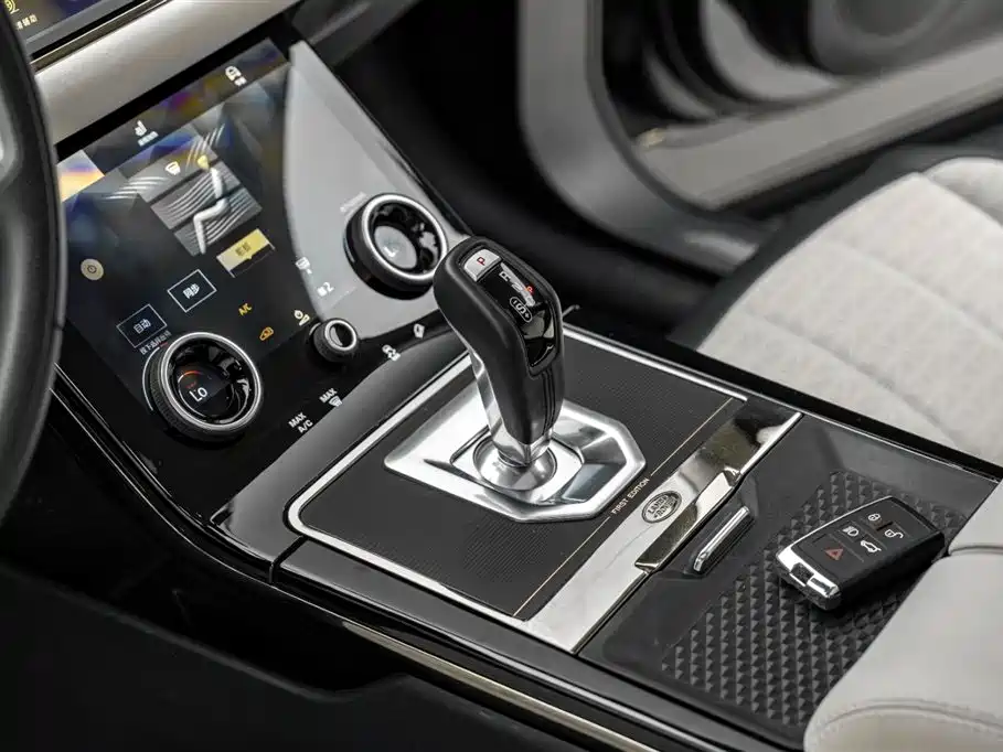 Land Rover Range Rover Evoque 2021 Range Rover Evoque L 249PS R-Dynamic First Edition Launch Edition фото 18