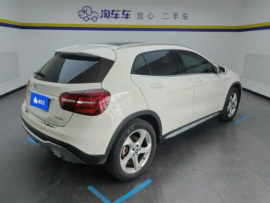 Mercedes-Benz GLA 2018 GLA 200 Dynamic фото 3