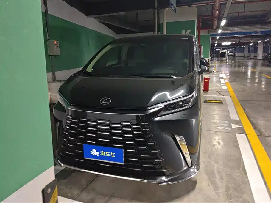 Lexus LM 2023 500h 6-Seater Prestige Edition фото 2
