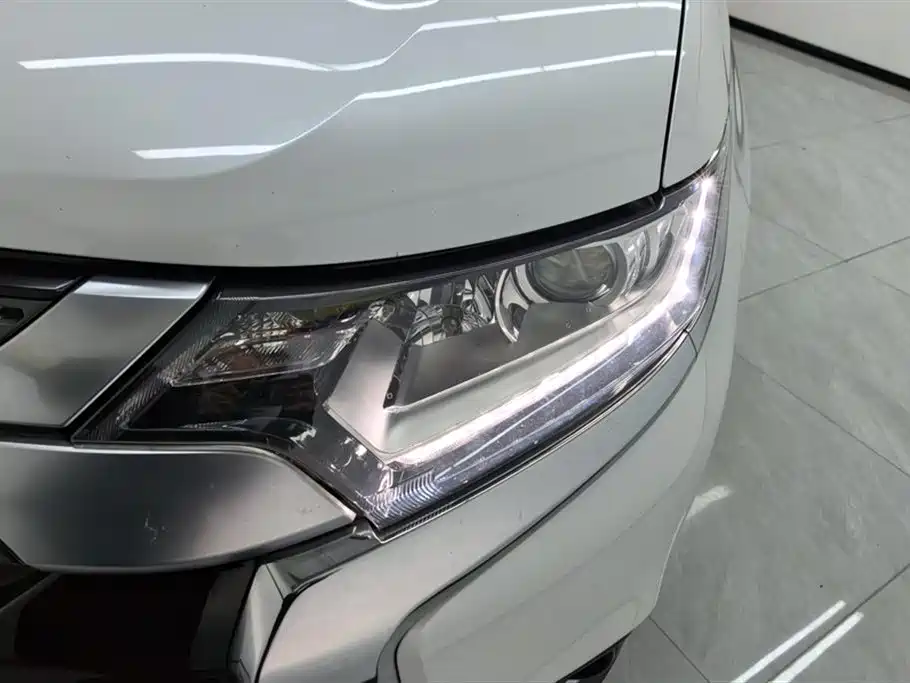 Mitsubishi Outlander 2019 2.0L 2WD Enjoy 7-Seater China VI фото 5