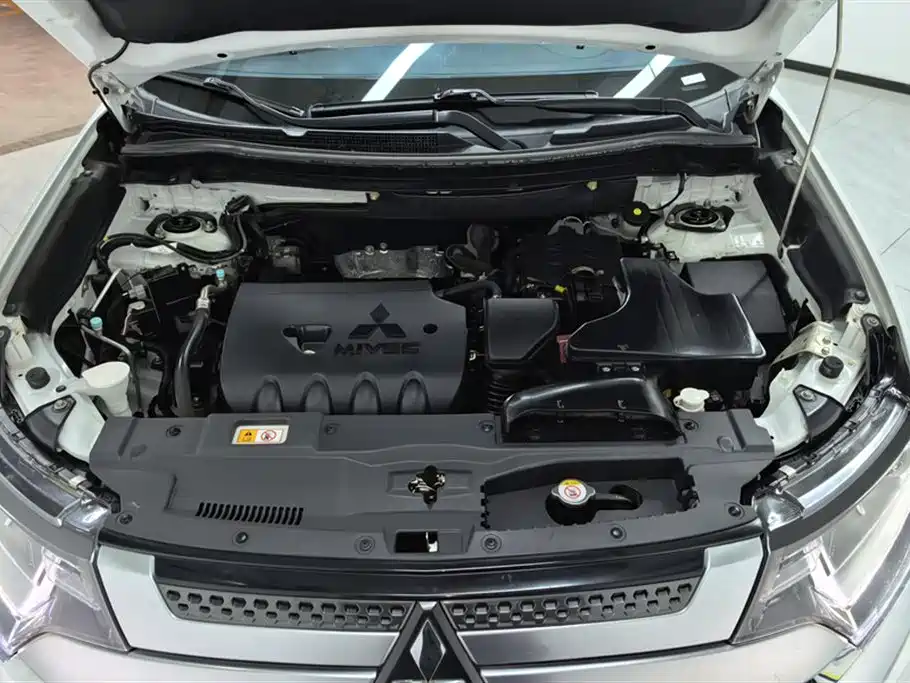 Mitsubishi Outlander 2019 2.0L 2WD Enjoy 7-Seater China VI фото 10