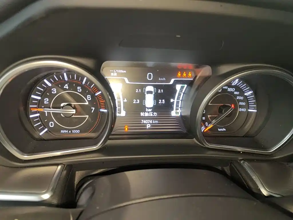 Photo 12 - Jeep Grand Commander