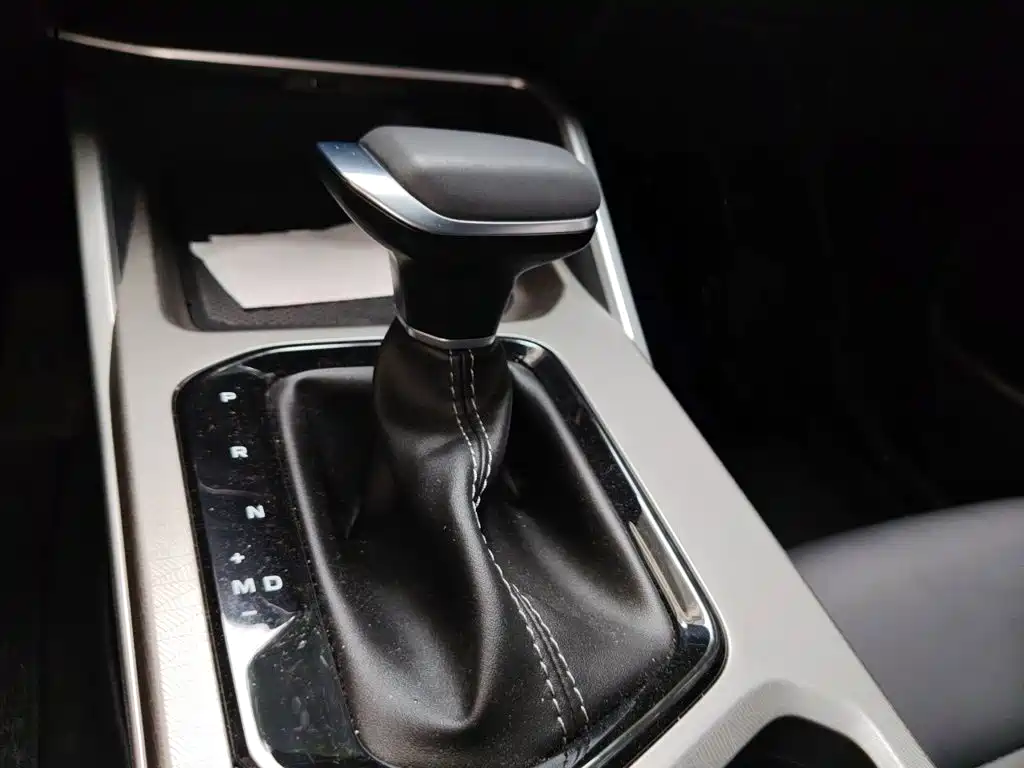 Фото 11 - Geely Emgrand