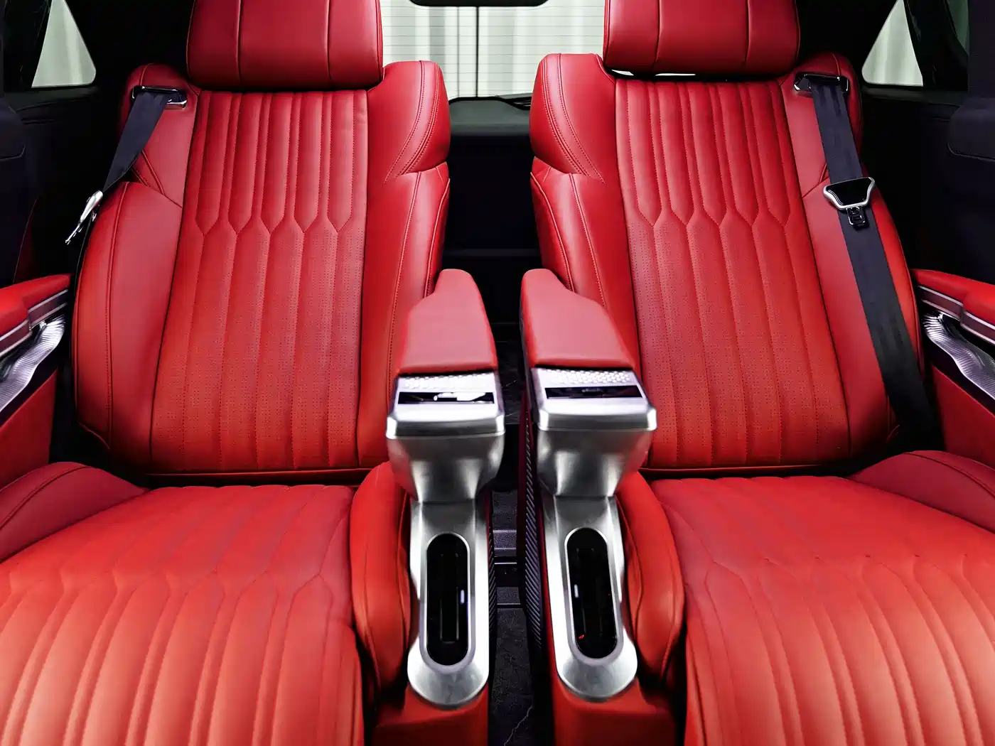 Toyota Granvia фото 23