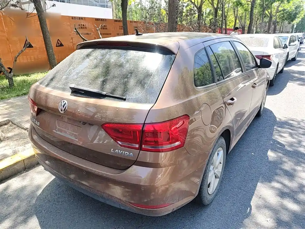 Volkswagen Lavida Tour 2015 1.6L Automatic Trend Edition фото 7