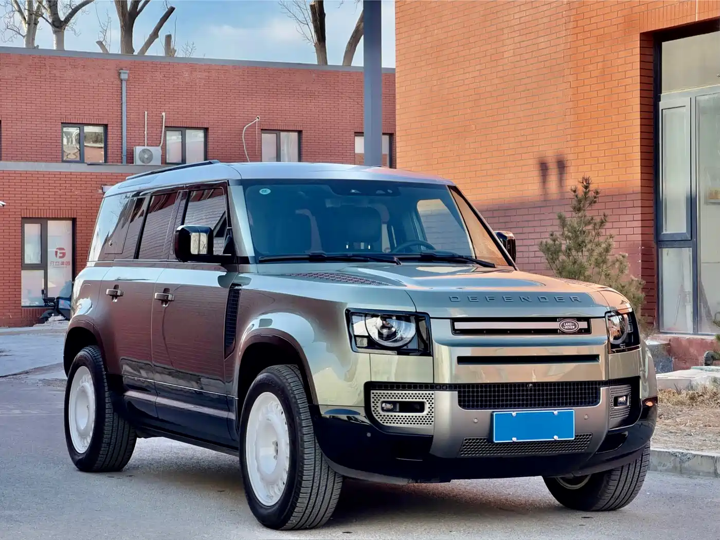 Land Rover Defender 2024 110 3.0T P400 X-DYNAMIC HSE фото 3