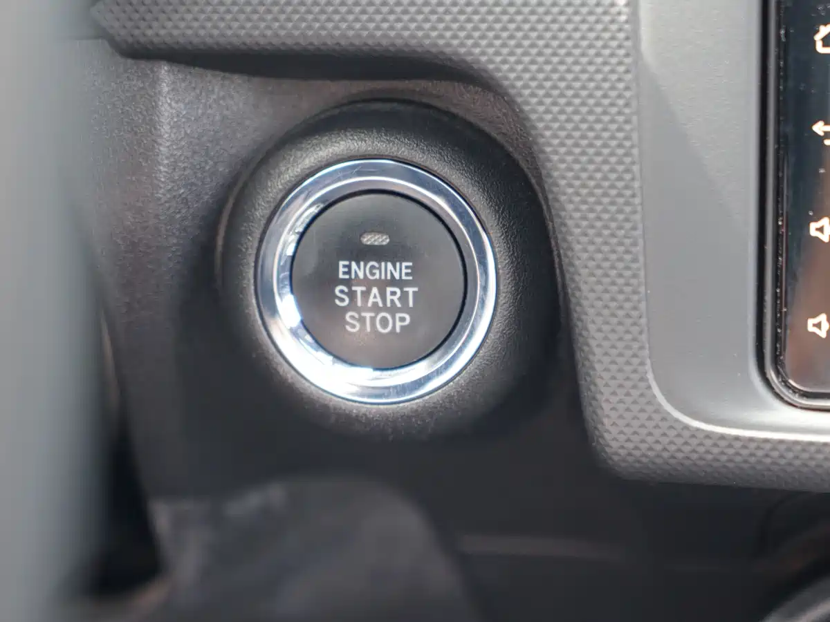 Toyota Zelos 2011 2.5L Standard Edition фото 6