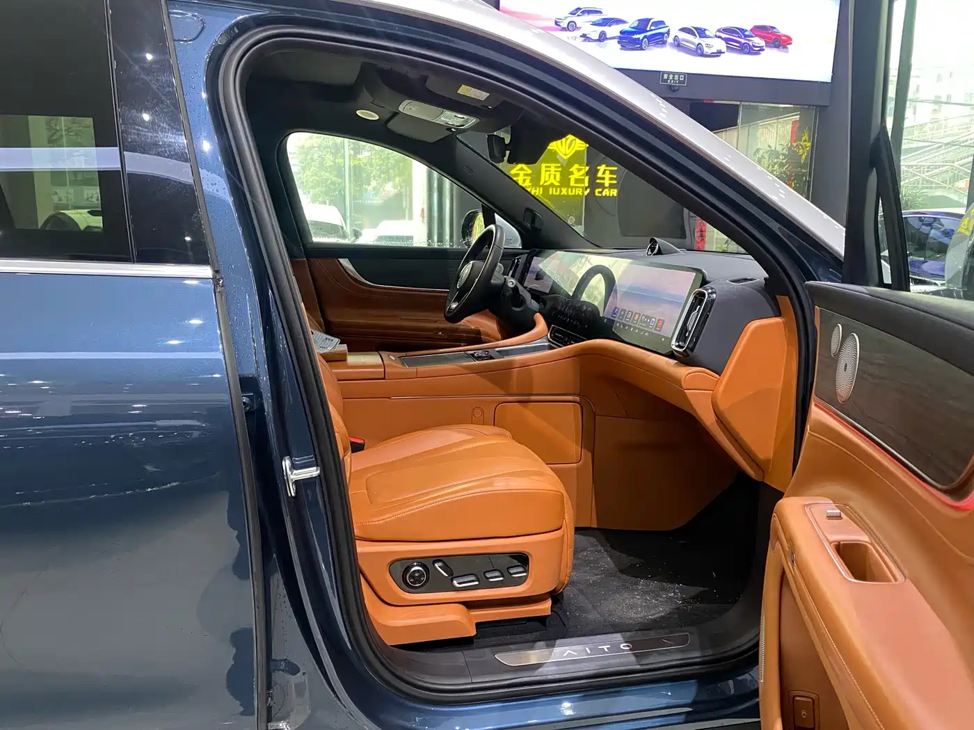 AITO Wenjie AITO M9 2024 Extended Range Ultra 42kWh 6-Seater фото 17