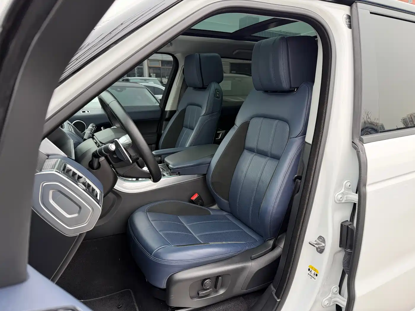 Land Rover Range Rover Sport 2022 3.0 L6 Gloss Black Edition фото 9