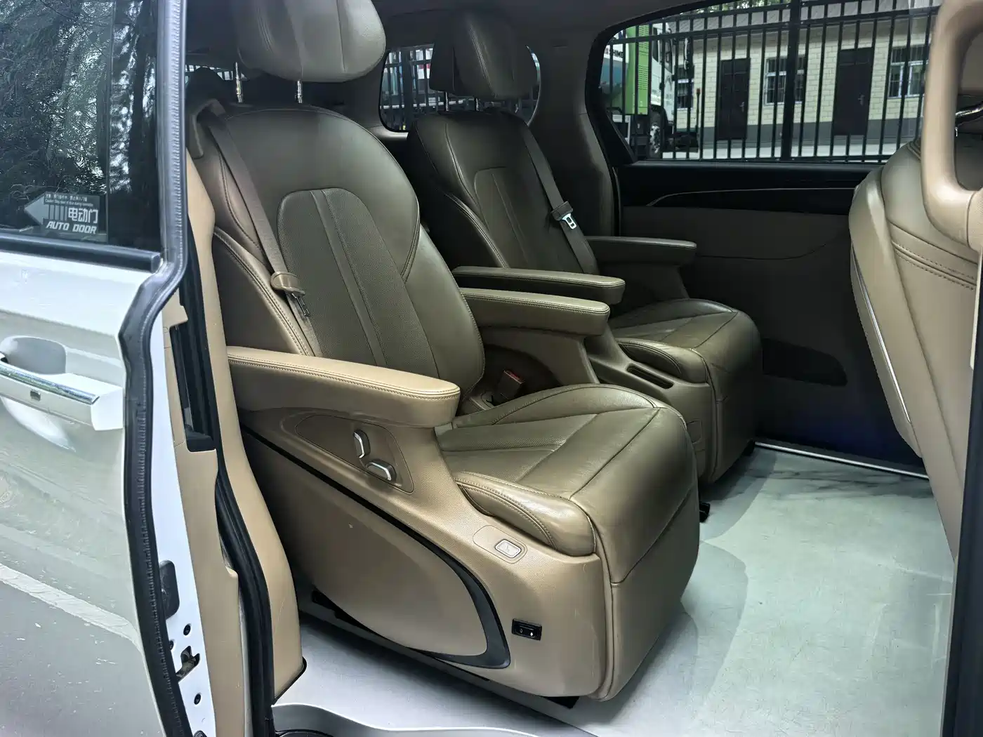 Buick GL8 2021 ES Landlord 653T Luxury фото 7