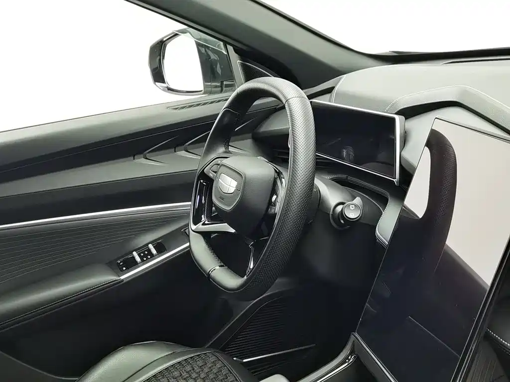 Фото 22 - Geely Atlas