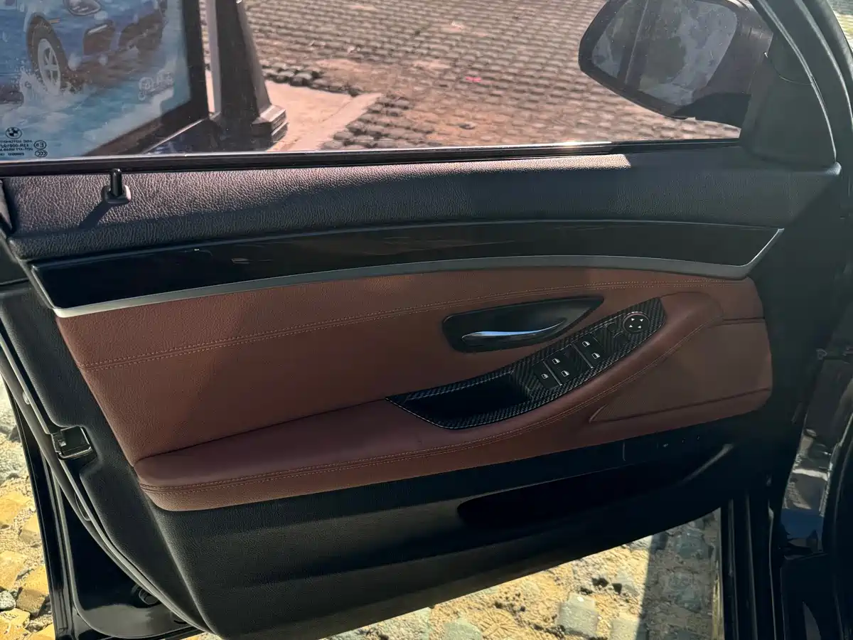 BMW 5 Series 2014 525Li Leading фото 9