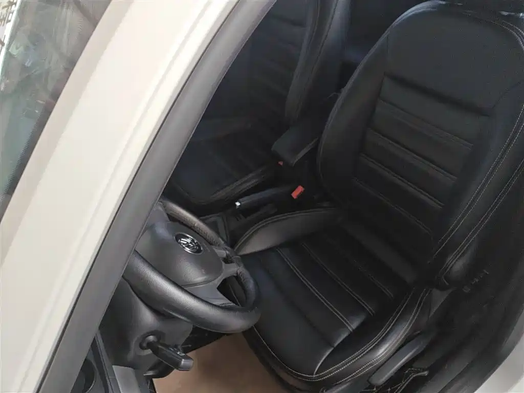 Volkswagen Lavida Tour 2015 1.6L Automatic Trend Edition фото 15
