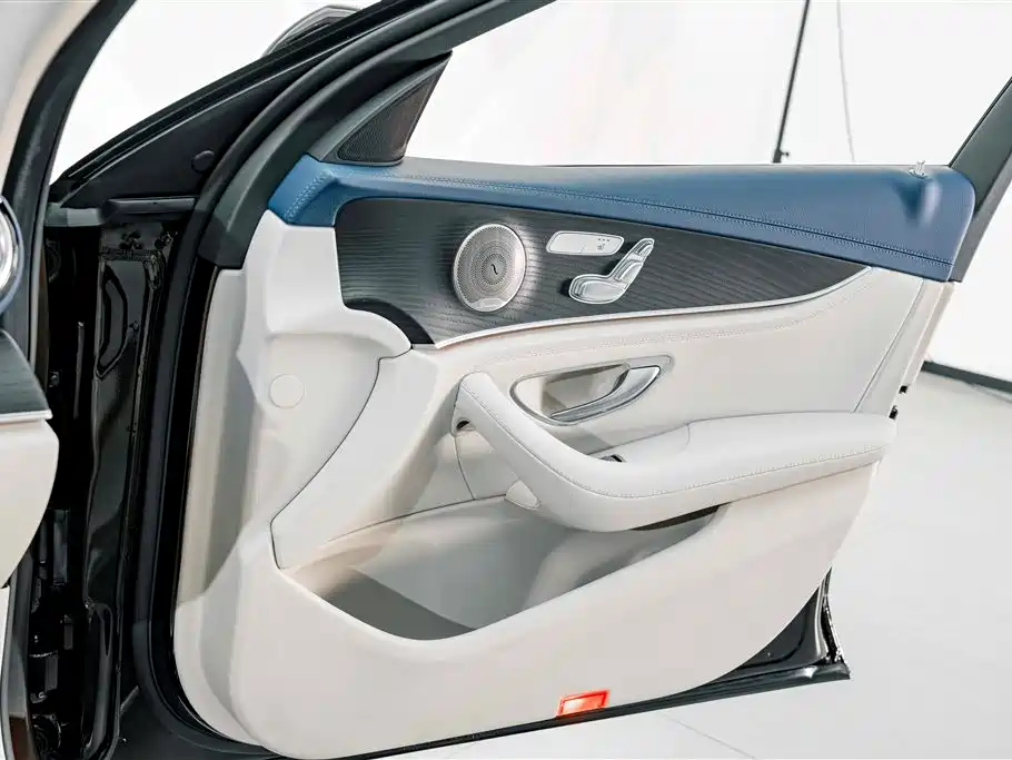صورة 15 - Mercedes-Benz E-Class