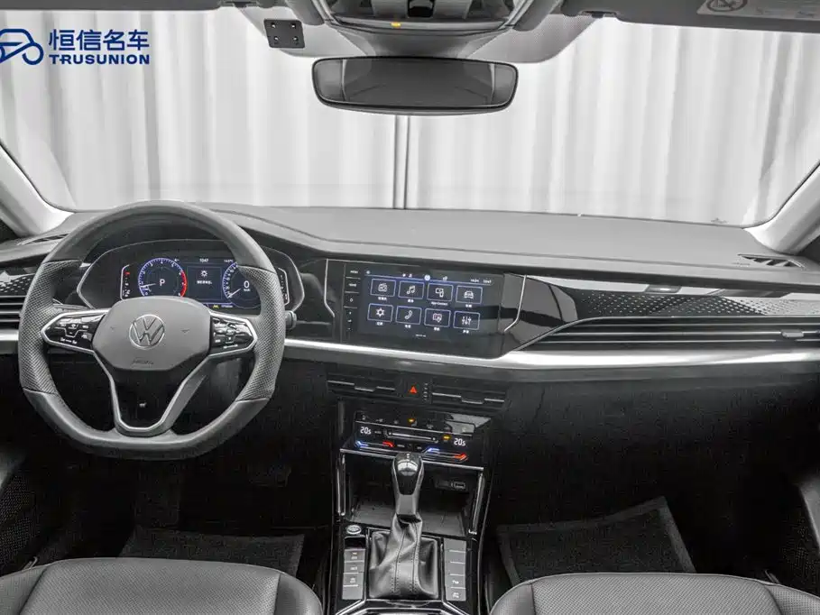 Volkswagen Passat 2024 380TSI Luxury фото 13