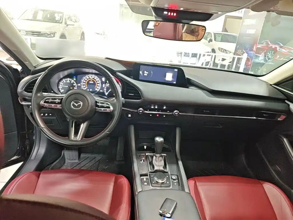 Фото 10 - Mazda Mazda 3