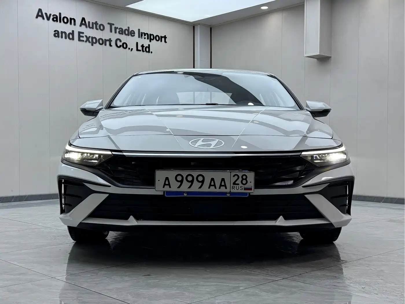 Hyundai Elantra 2023 Model 1.5L CVT LUX Premium Edition фото 2