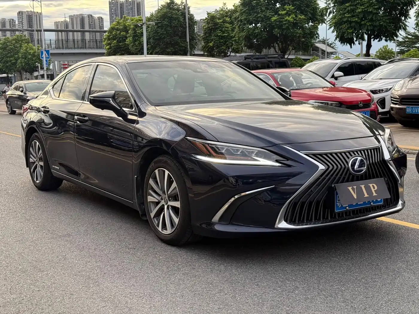 Photo 3 - Lexus ES