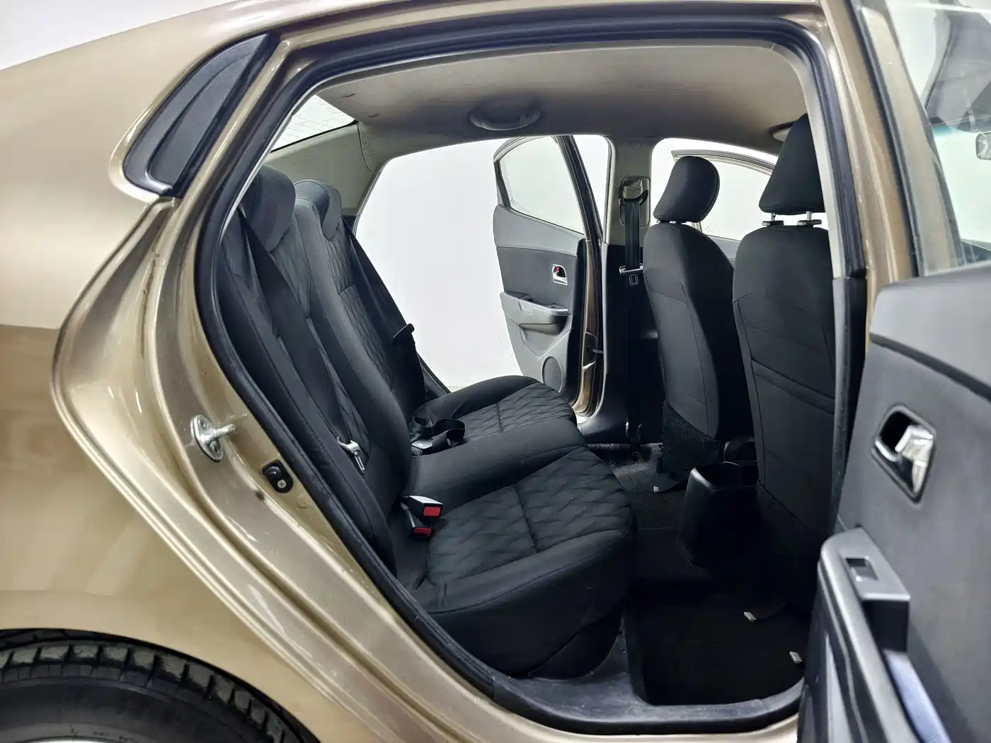 Photo 15 - Kia K2