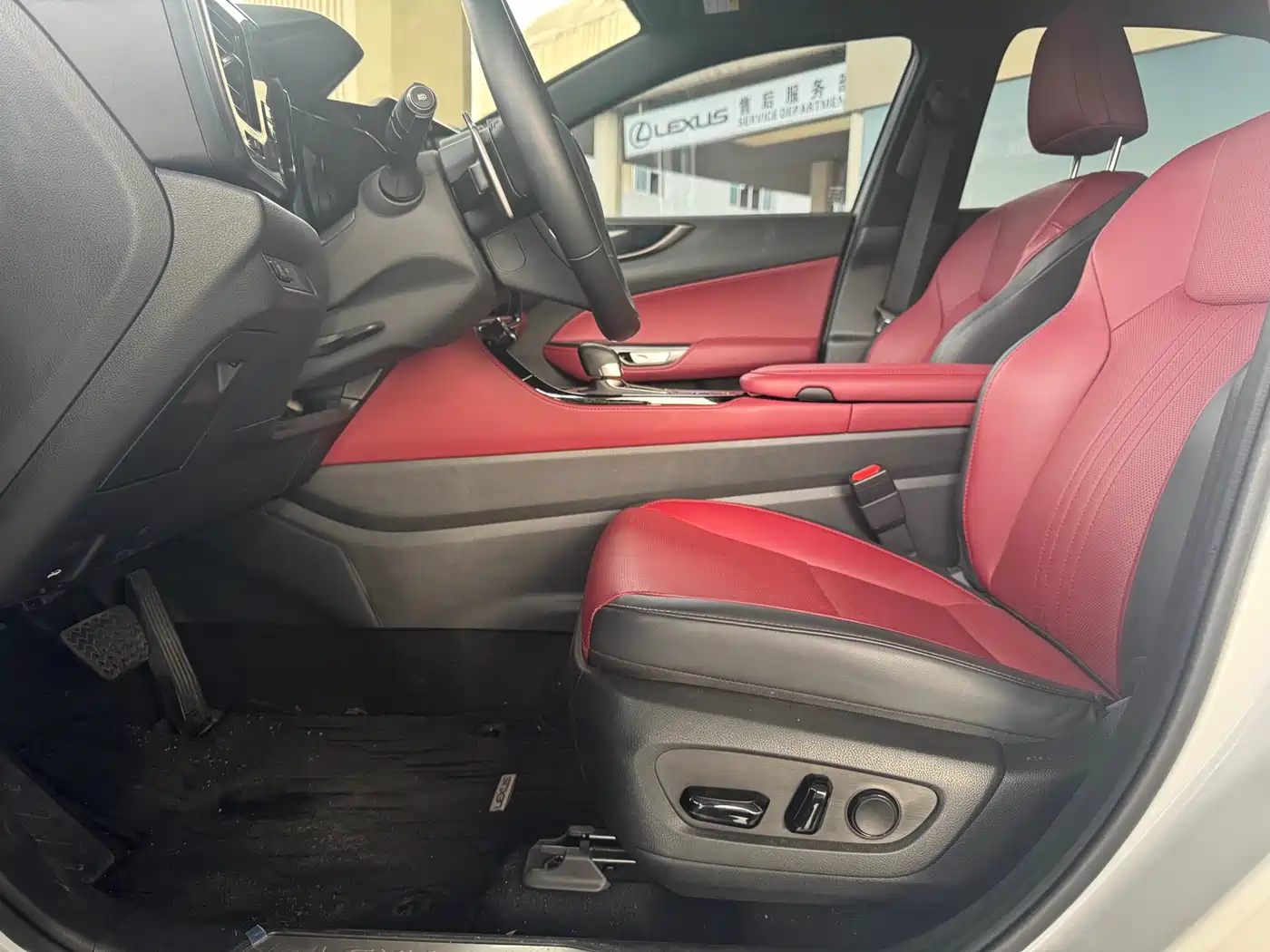 Lexus NX 2024 350h FWD Joy Creation Edition фото 9