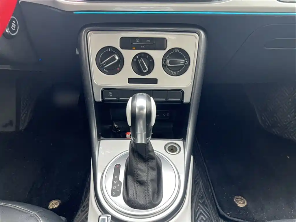 Volkswagen Beetle 2017 180TSI Enjoy фото 15