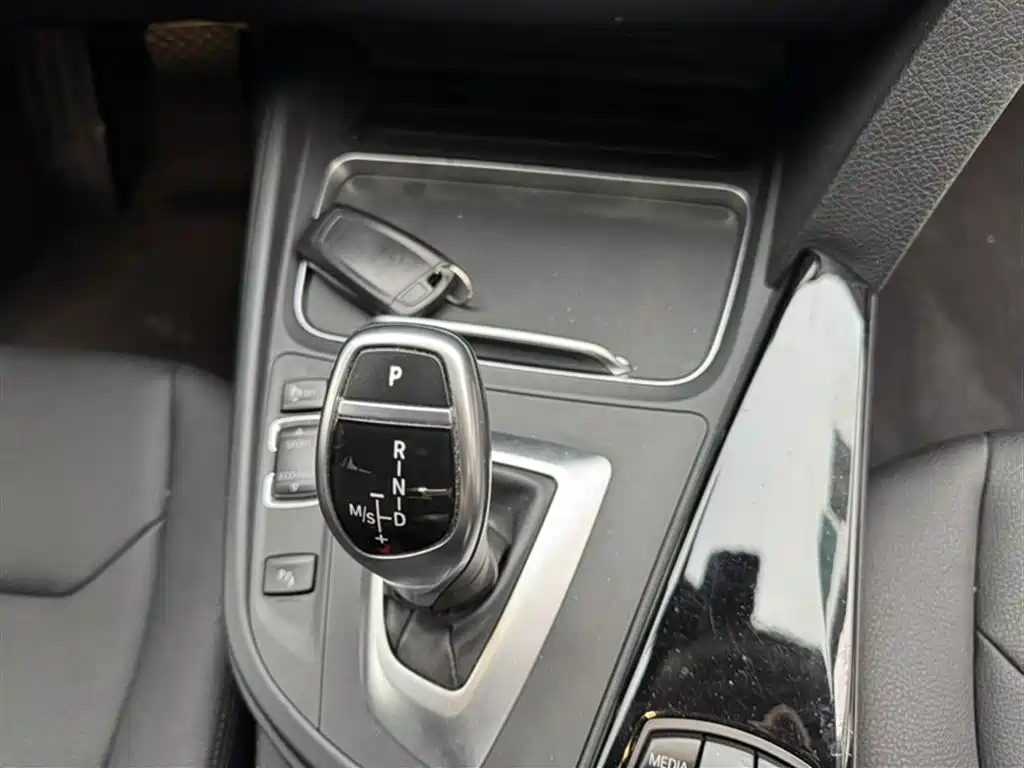 BMW 3 Series 2017 320Li M Sport фото 7