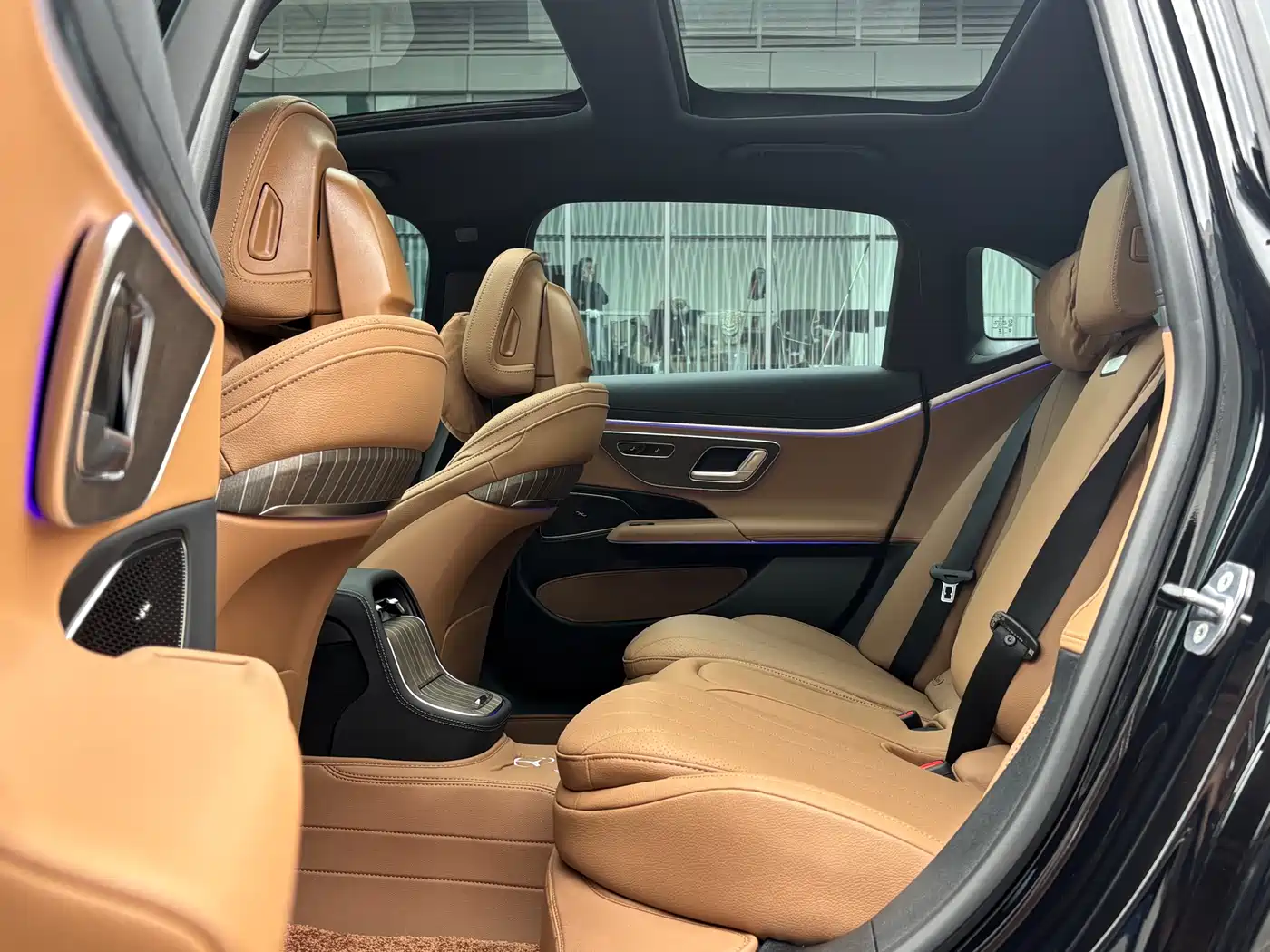 Mercedes-Benz E-Class 2025 E 300 L Fashion фото 10