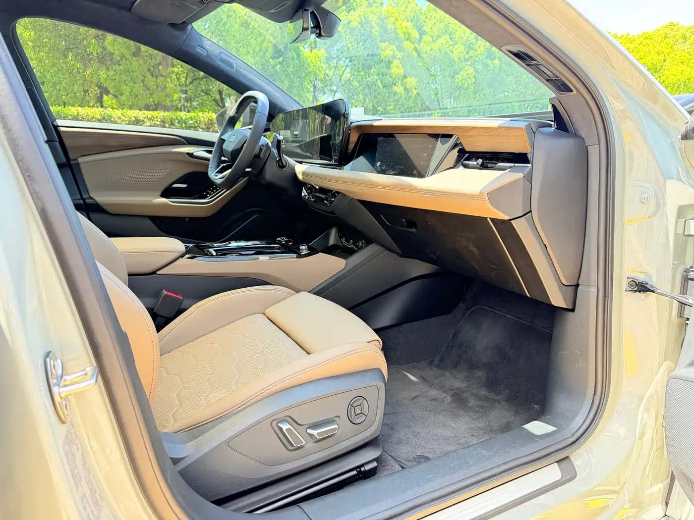 Audi A6L e-tron 2026 Model Pioneer Edition фото 9