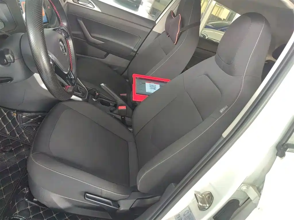 Volkswagen Polo 2019 Plus 1.5L Automatic Panorama Enjoyment Edition фото 15