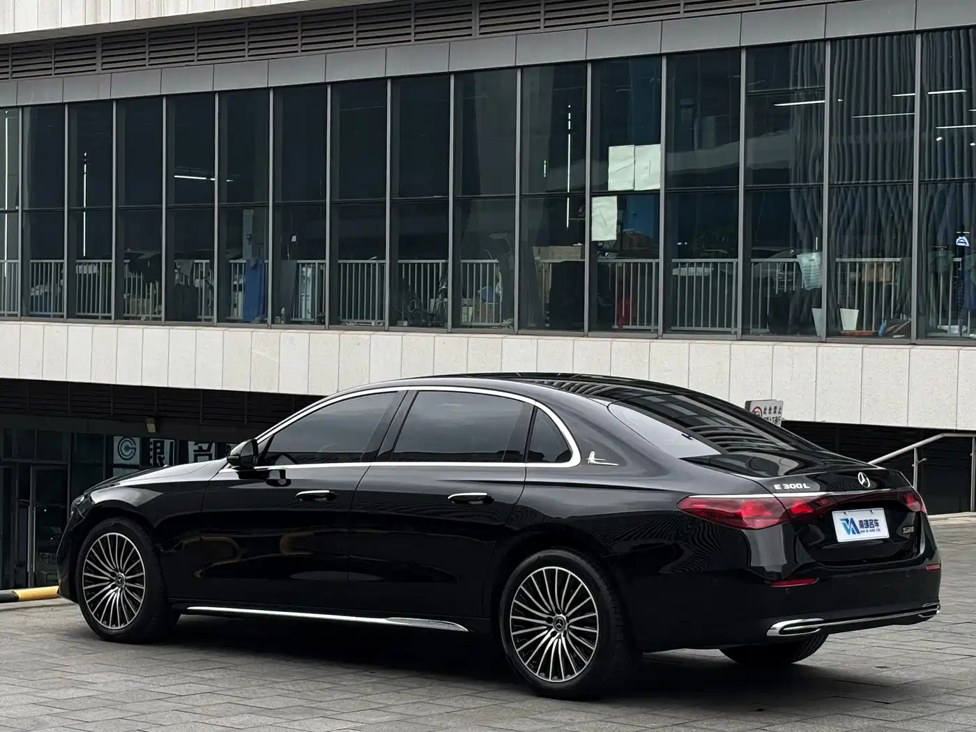 Mercedes-Benz E-Class 2025 E 300 L Fashion фото 7