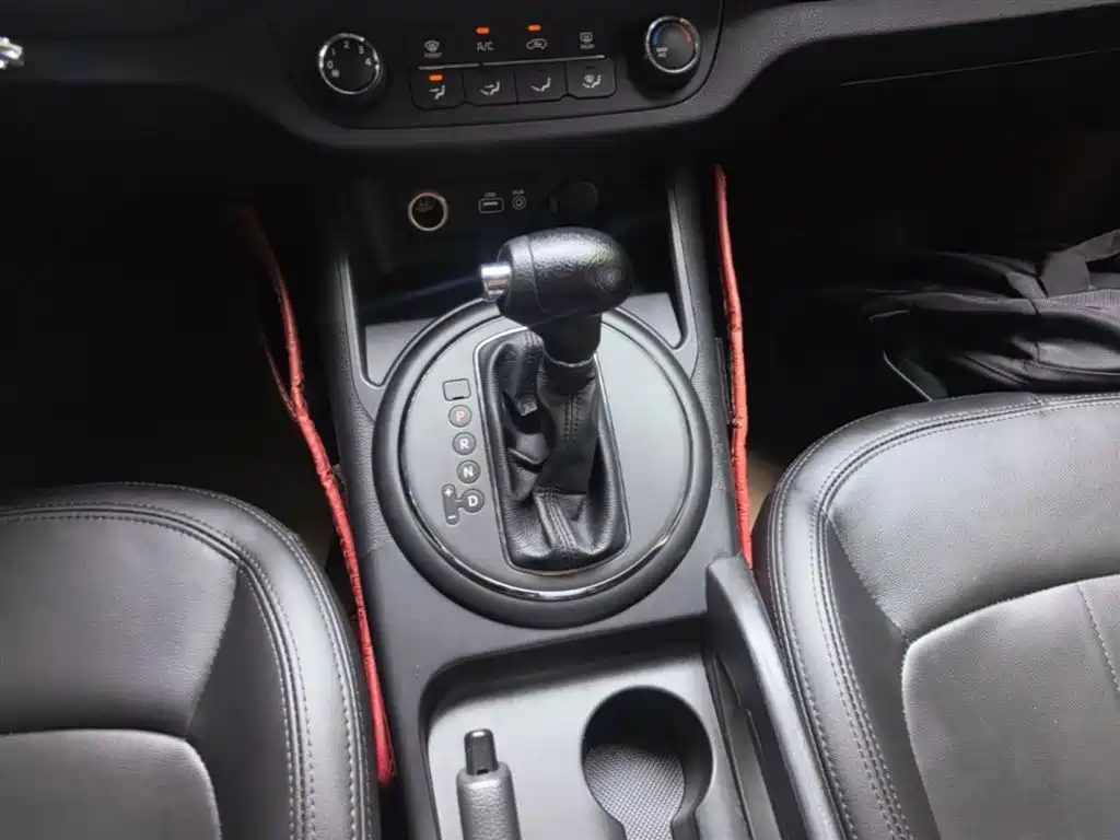 Kia Sportage 2015 2.0L Automatic 2WD GL фото 14