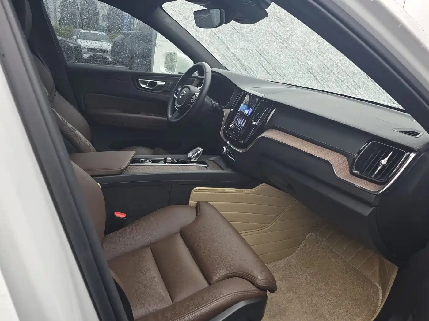 VOLVO XC60 PLUG-IN HYBRID