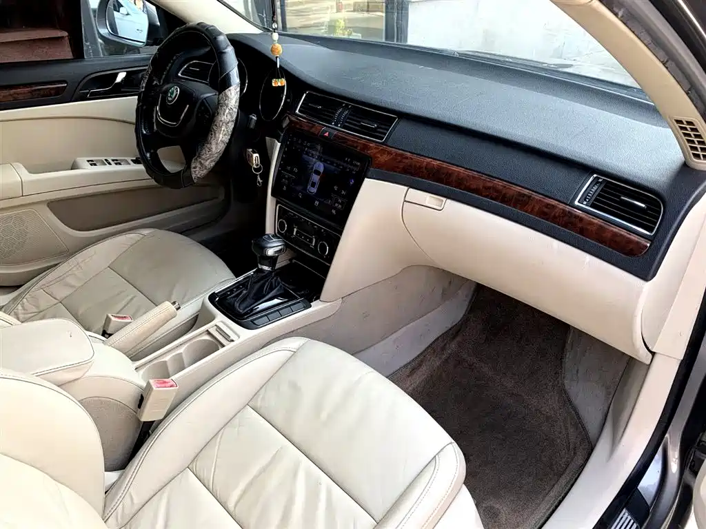 Škoda Superb 2009 2.0TSI Automatic Premium фото 13