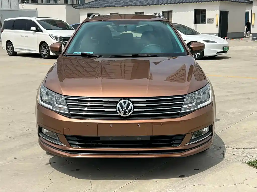 Photo 8 - Volkswagen Lavida Tour