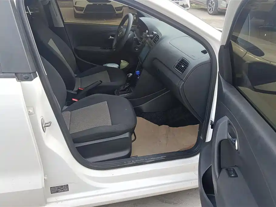 Volkswagen Polo 2018 1.5L Auto Safe Drive фото 8