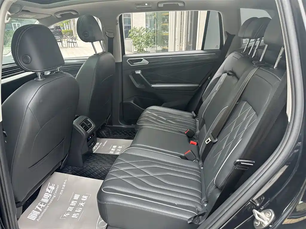 Volkswagen Tiguan L 2023 330TSI Auto 2WD R-Line Premium Edition фото 12