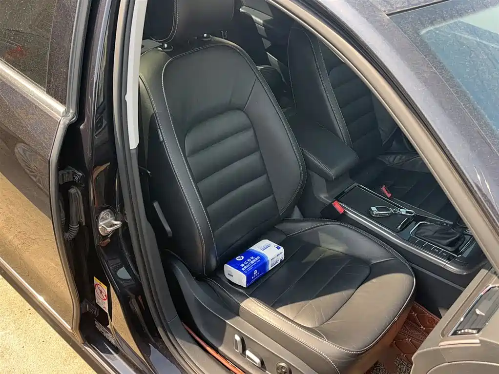 Volkswagen Passat 2015 1.8TSI DSG Honor Edition фото 4