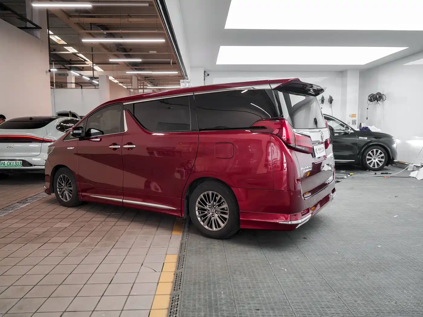Toyota Alphard 2019 Hybrid 2.5L Premium Edition фото 7