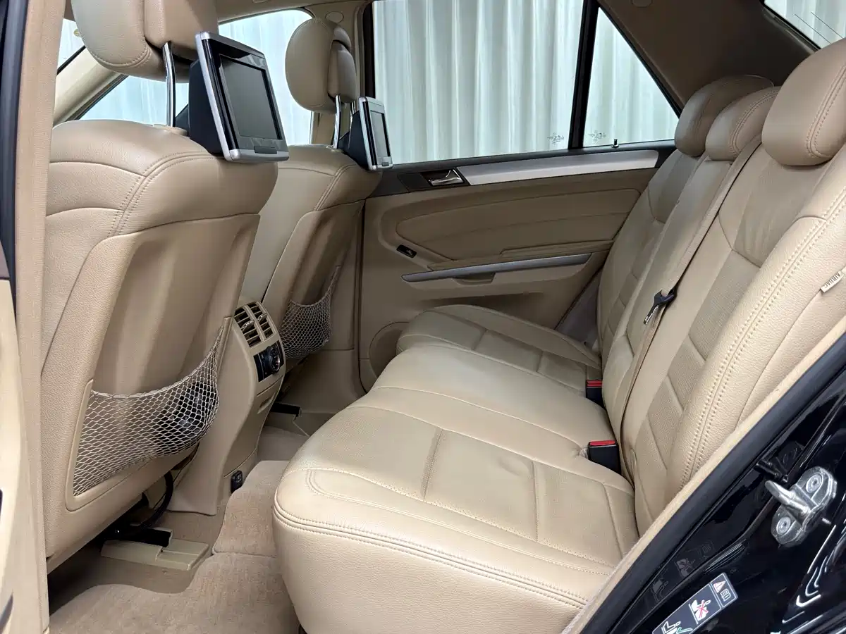 Mercedes-Benz M-Class AMG 2011 AMG ML 63 фото 10