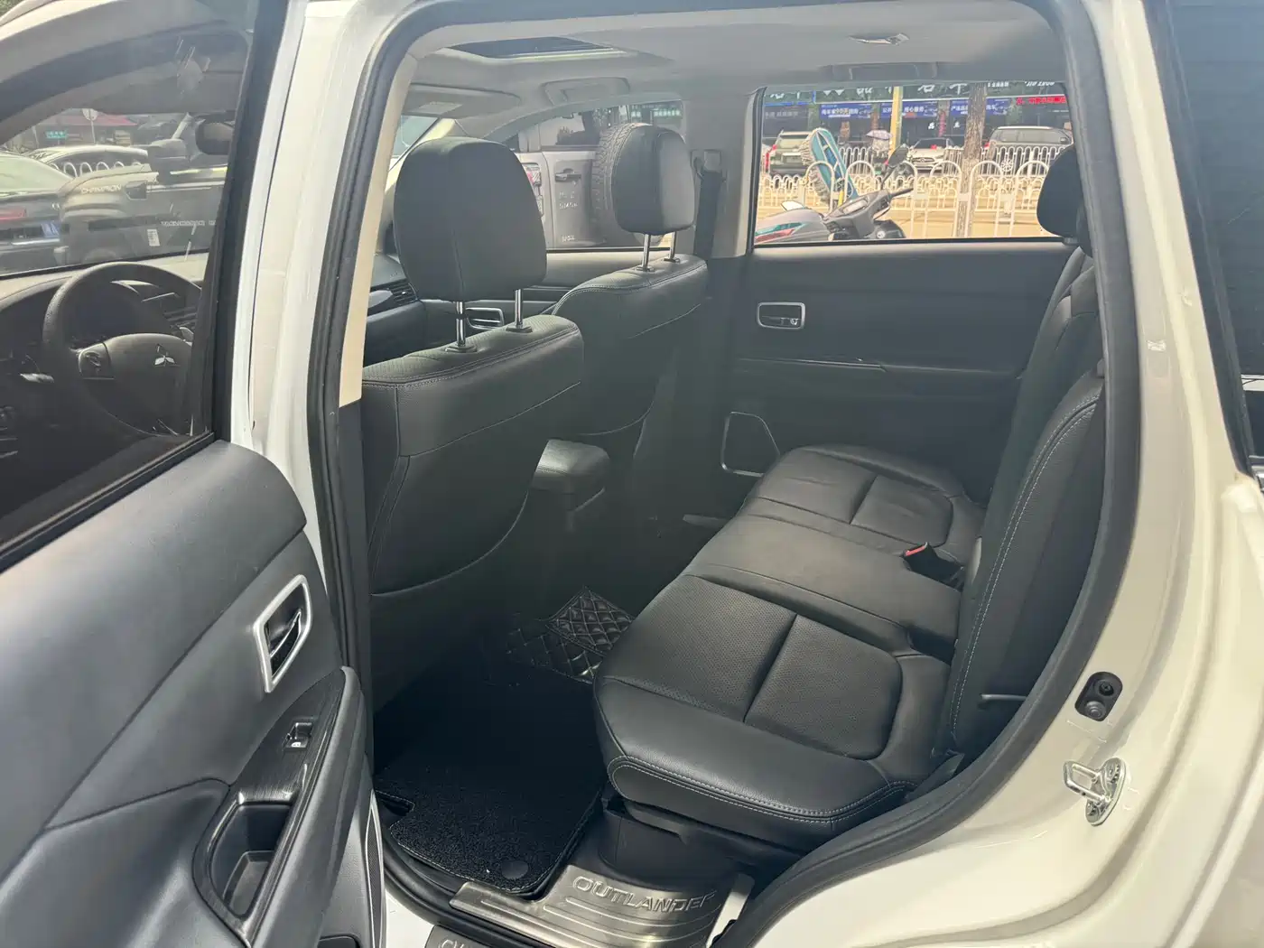 Mitsubishi Outlander 2018 2.4L 4WD Elite Edition 5-seater фото 16