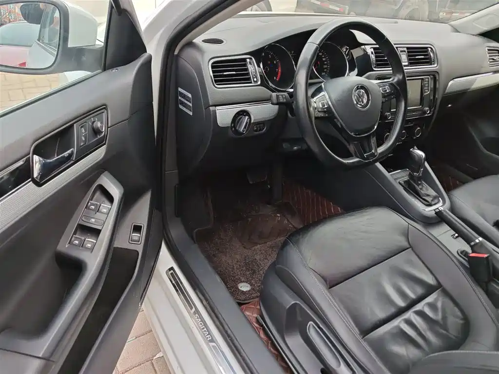 Volkswagen Sagitar 2017 1.6L Automatic Comfort фото 16