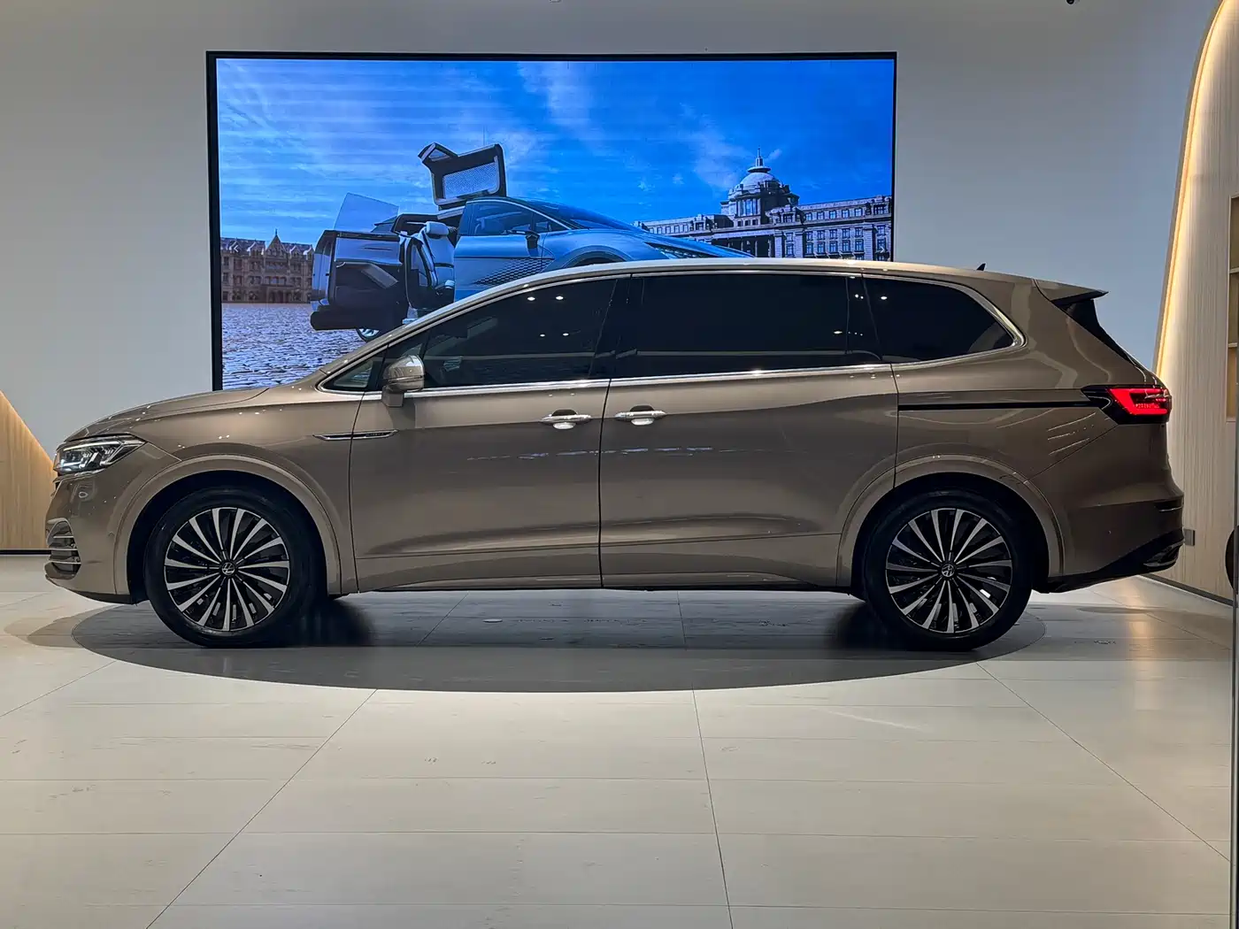 Volkswagen Viloran 2020 380TSI Flagship Edition фото 7