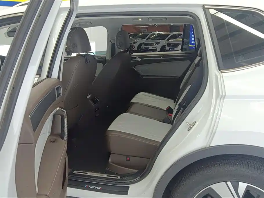 Volkswagen Tiguan L 2023 Facelift 330TSI Auto FWD R-Line Premium фото 11