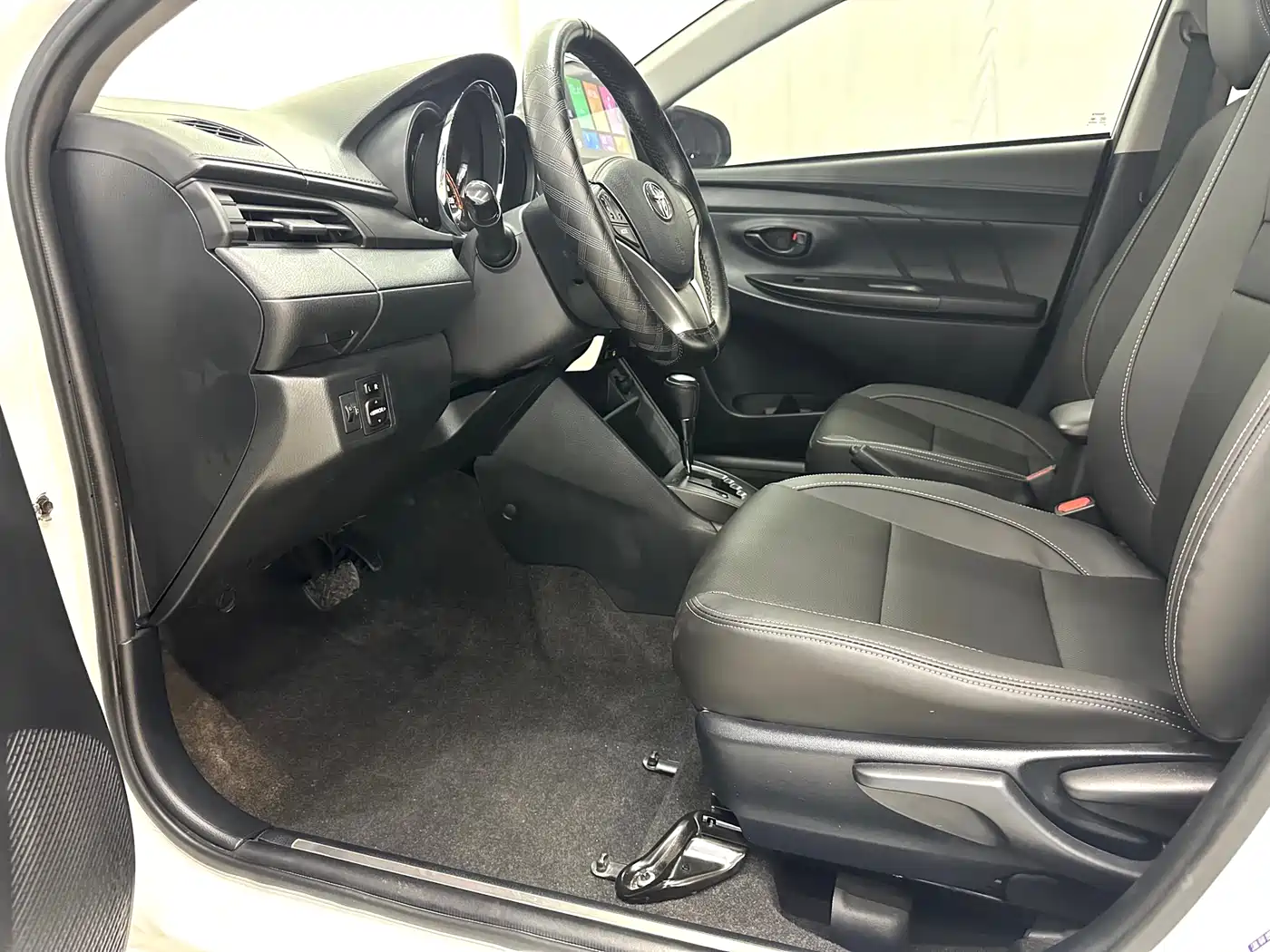 Toyota YARiS L Zhi Xuan 2022 Zhi Xuan X 1.5L CVT Luxury PLUS Edition фото 7