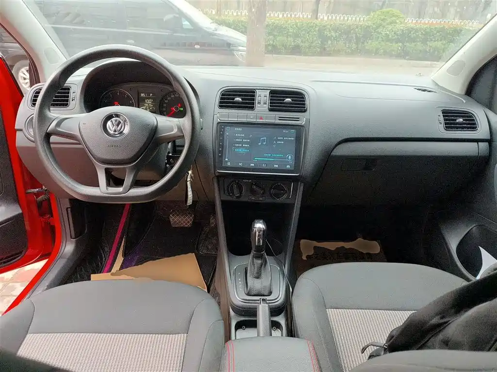Volkswagen Polo 2016 1.4L Automatic Trend фото 10