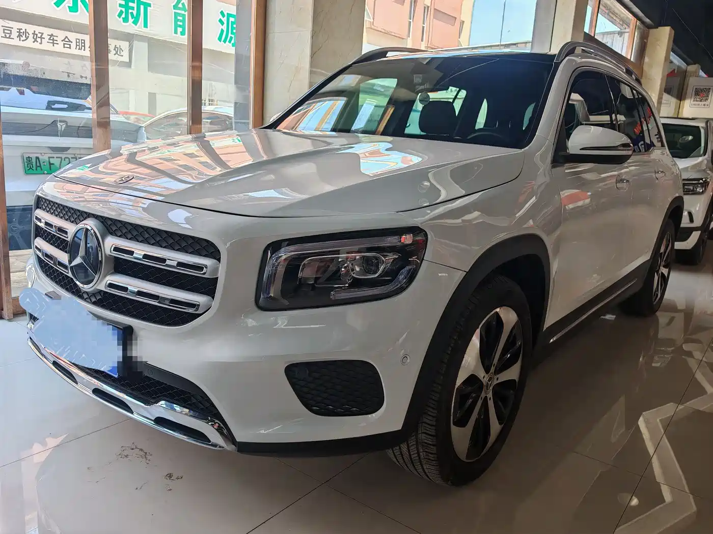 MERCEDES-BENZ GLB