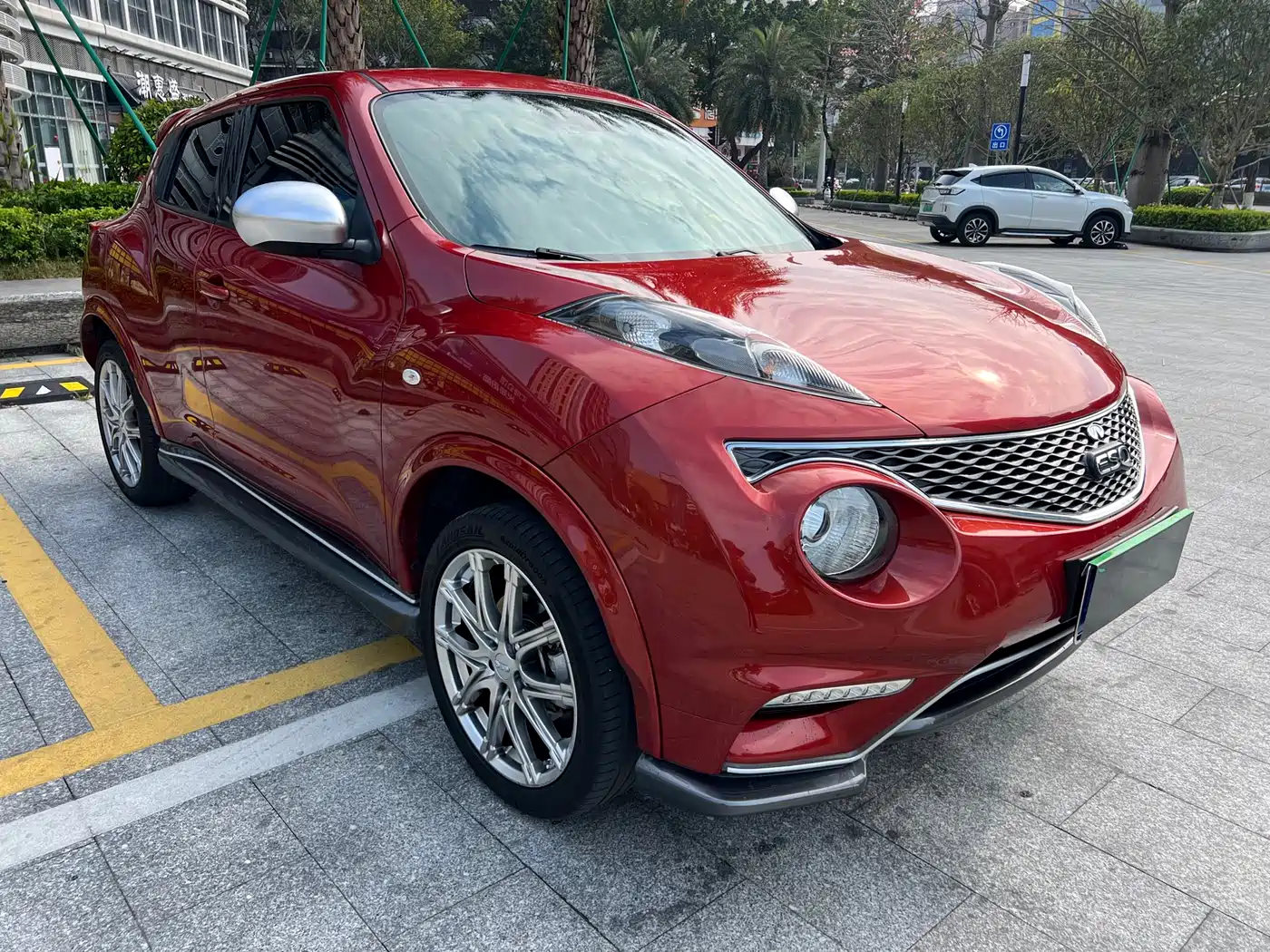Photo 2 - Infiniti ESQ